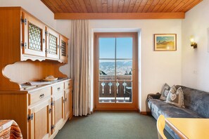 TV - Apartment "Kompatscherhof Moritz" with Mountain View, Balcony and Wi-Fi (Kastelruth)