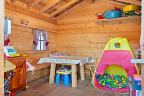 Children’s area - Apartment "Kompatscherhof Moritz" with Mountain View, Balcony and Wi-Fi (Kastelruth)