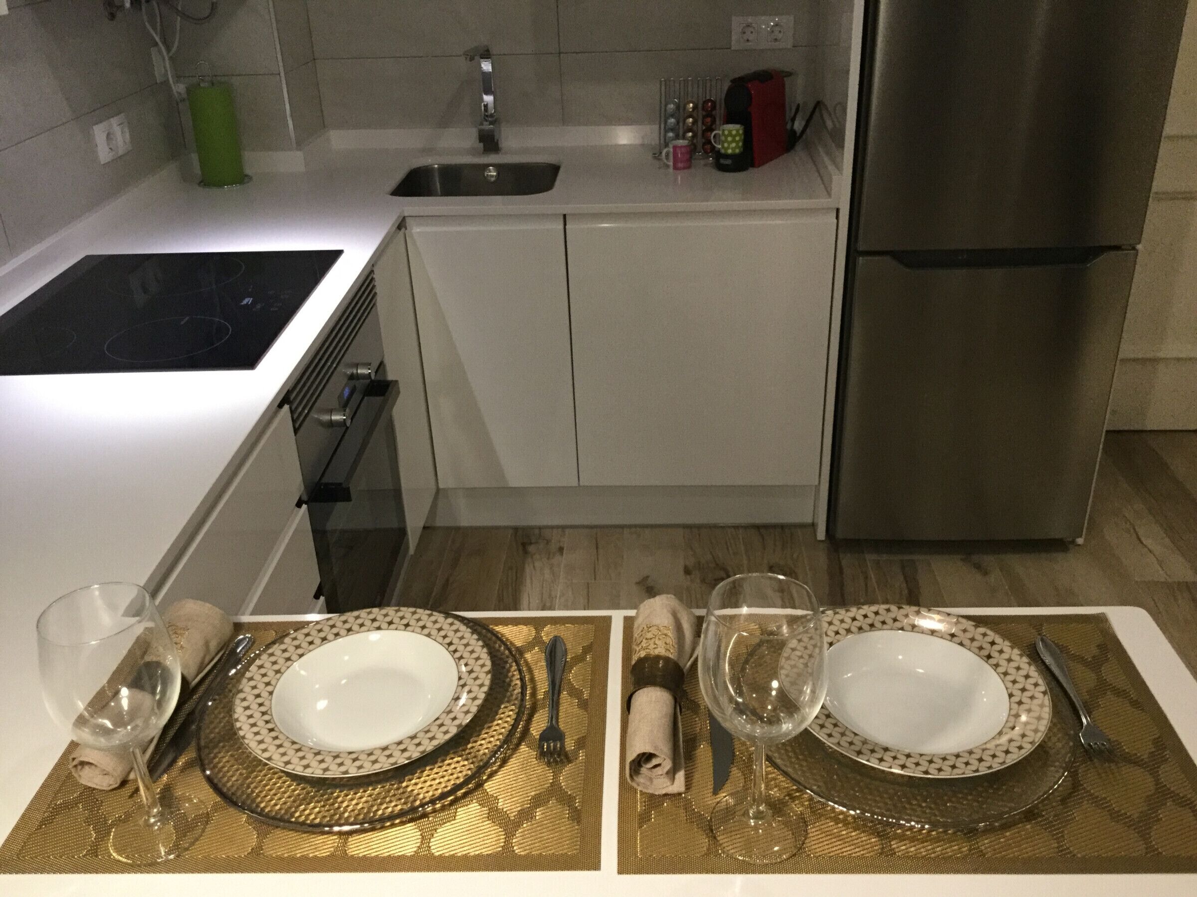 Fridge, microwave, oven, coffee/tea maker