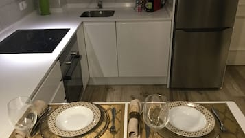 Fridge, microwave, oven, coffee/tea maker