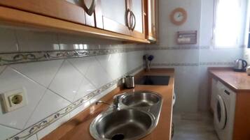 Frigorífic, microones, forn i cafetera i tetera