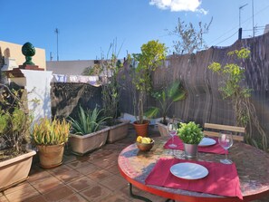 Outdoor dining - Calm and central duplex in Seville with private terrace (Sevilla)