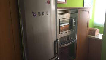 Refrigerador, microondas, horno y lavavajillas