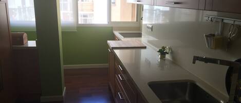 Refrigerador, microondas, horno, lavavajillas