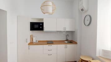 Fridge, microwave, coffee/tea maker, toaster