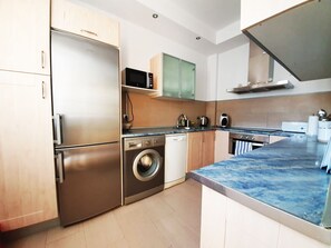 Refrigerador, microondas, horno y lavavajillas 