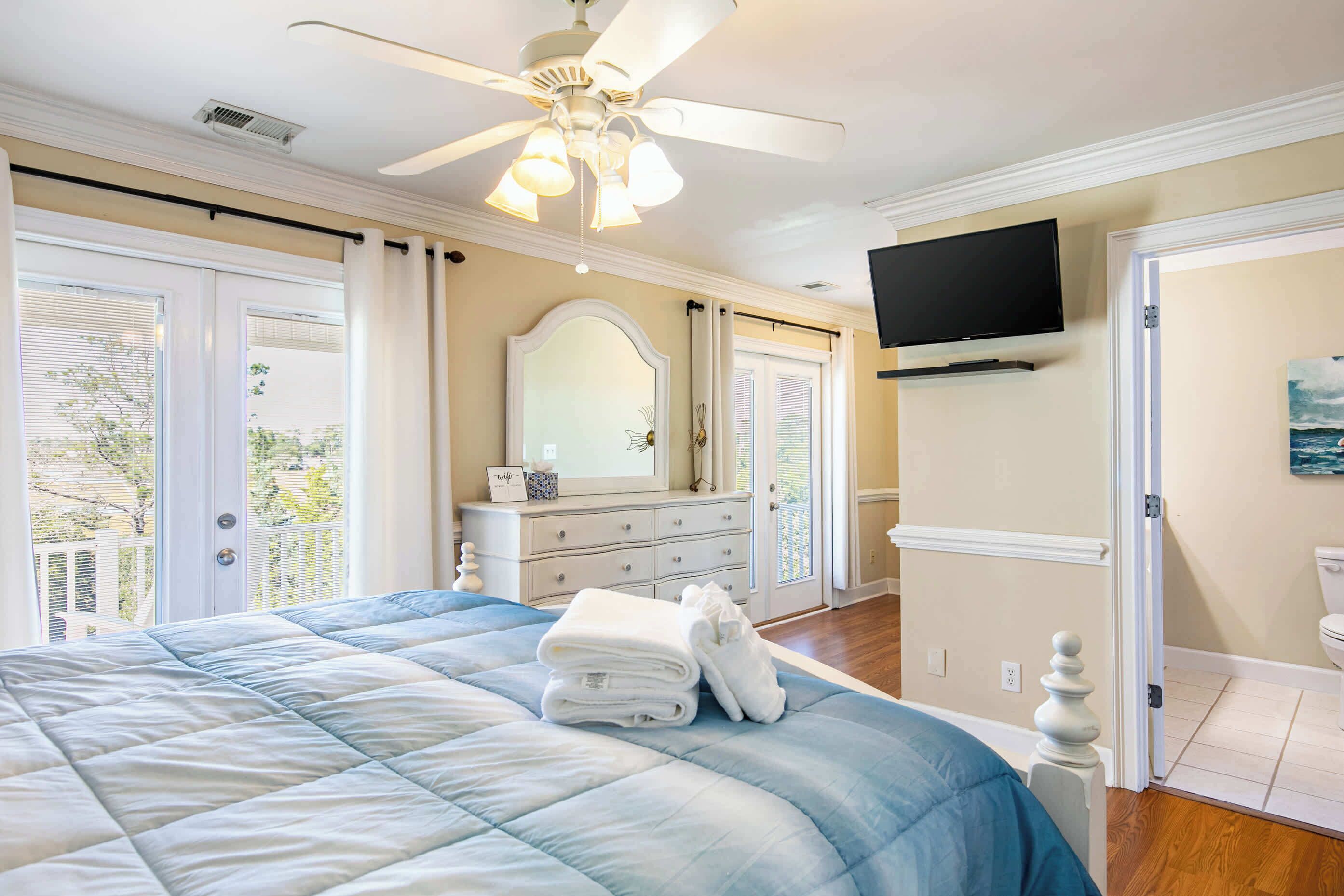 3 bedrooms, iron/ironing board, WiFi, bed sheets