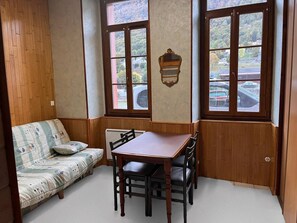 Interior - Studio with mezzanine for 4 people, ski locker, near the city center (Cauterets)