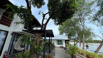 Room, 1 Bedroom, Accessible, Smoking | Property grounds