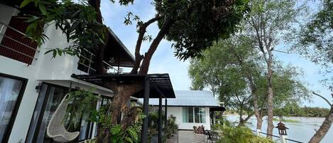 Room, 1 Bedroom, Accessible, Smoking | Property grounds