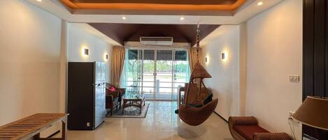 Room, 1 Bedroom, Accessible, Smoking | Living room