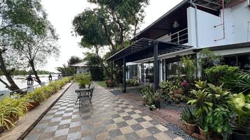 Room, 1 Bedroom, Accessible, Smoking | Teres/patio