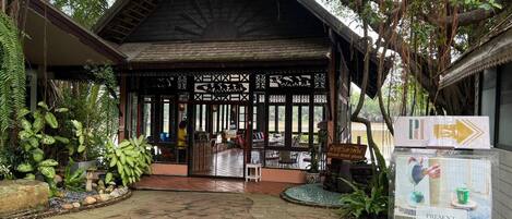 Szoba, 1 hálószobával, akadálymentesített, dohányzó | Külső rész