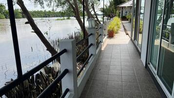Room, 1 Bedroom, Accessible, Smoking | Property grounds