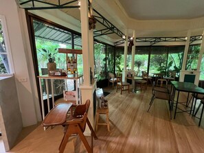 Room, 1 Bedroom, Accessible, Smoking | Lounge