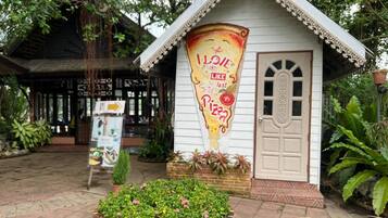 Room, 1 Bedroom, Accessible, Smoking | Perincian bahagian luar