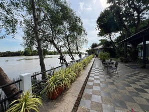 Chambre, 1 chambre, accessible aux personnes à mobilité réduite, fumeur | Restauration extérieure