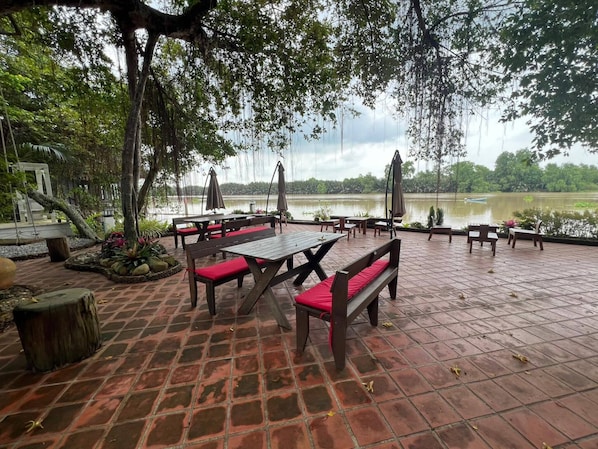 Room, 1 Bedroom, Accessible, Smoking | Outdoor dining