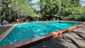 Room, 1 Bedroom, Accessible, Smoking | Kolam renang | Kolam renang terbuka