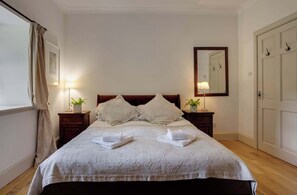 4 makuuhuonetta, silitysrauta/-lauta, vauvan matkasänky, Wi-Fi