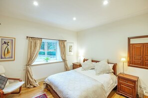 4 Schlafzimmer, Bügeleisen/Bügelbrett, Reisekinderbett, WLAN