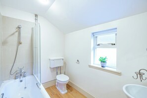 Een douche, een haardroger, handdoeken