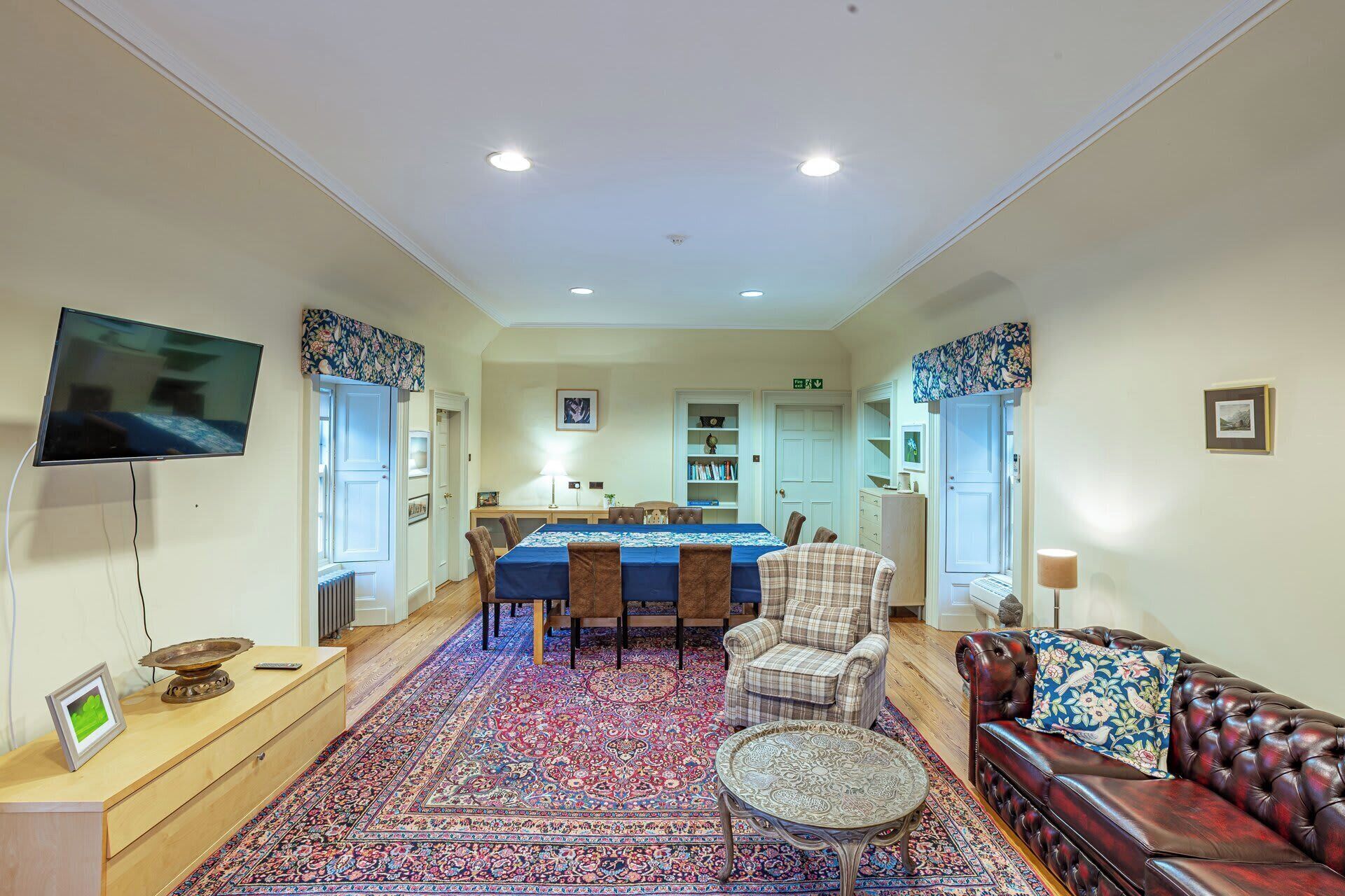 المنشأة من الداخل