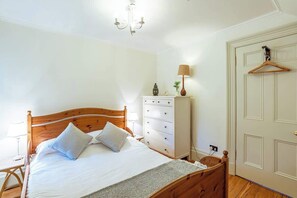 5 bedrooms, iron/ironing board, travel cot, WiFi