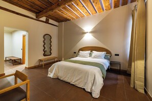 14 bedrooms, iron/ironing board, WiFi, bed sheets