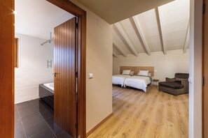 14 dormitorios, tabla de planchar con plancha, wifi y ropa de cama
