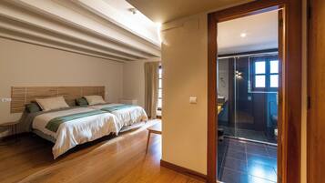 Tabla de planchar con plancha, wifi, ropa de cama