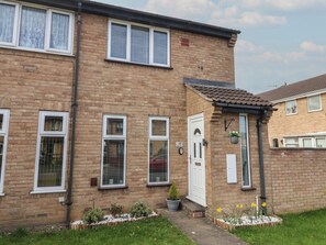 Cottage | Exterior - 127 Bellhouse Way (York)