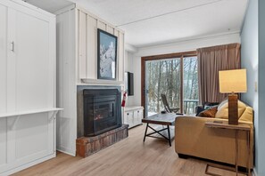 Smart TV, fireplace - Professionally redecorated Whiffletree condo with AC. (Killington)
