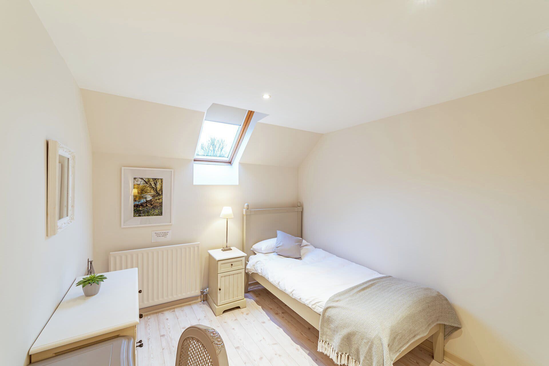 4 عدّة غرف نوم ومكواة/لوح كي وسرير سفر وواي فاي