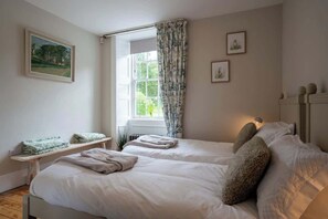 2 bedrooms, iron/ironing board, travel cot, WiFi