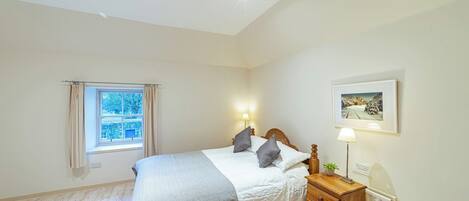 4 Schlafzimmer, Bügeleisen/Bügelbrett, Reisekinderbett, WLAN