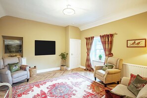 TV, fireplace - Penninghame Estate- Gardeners Cottage (Penninghame)