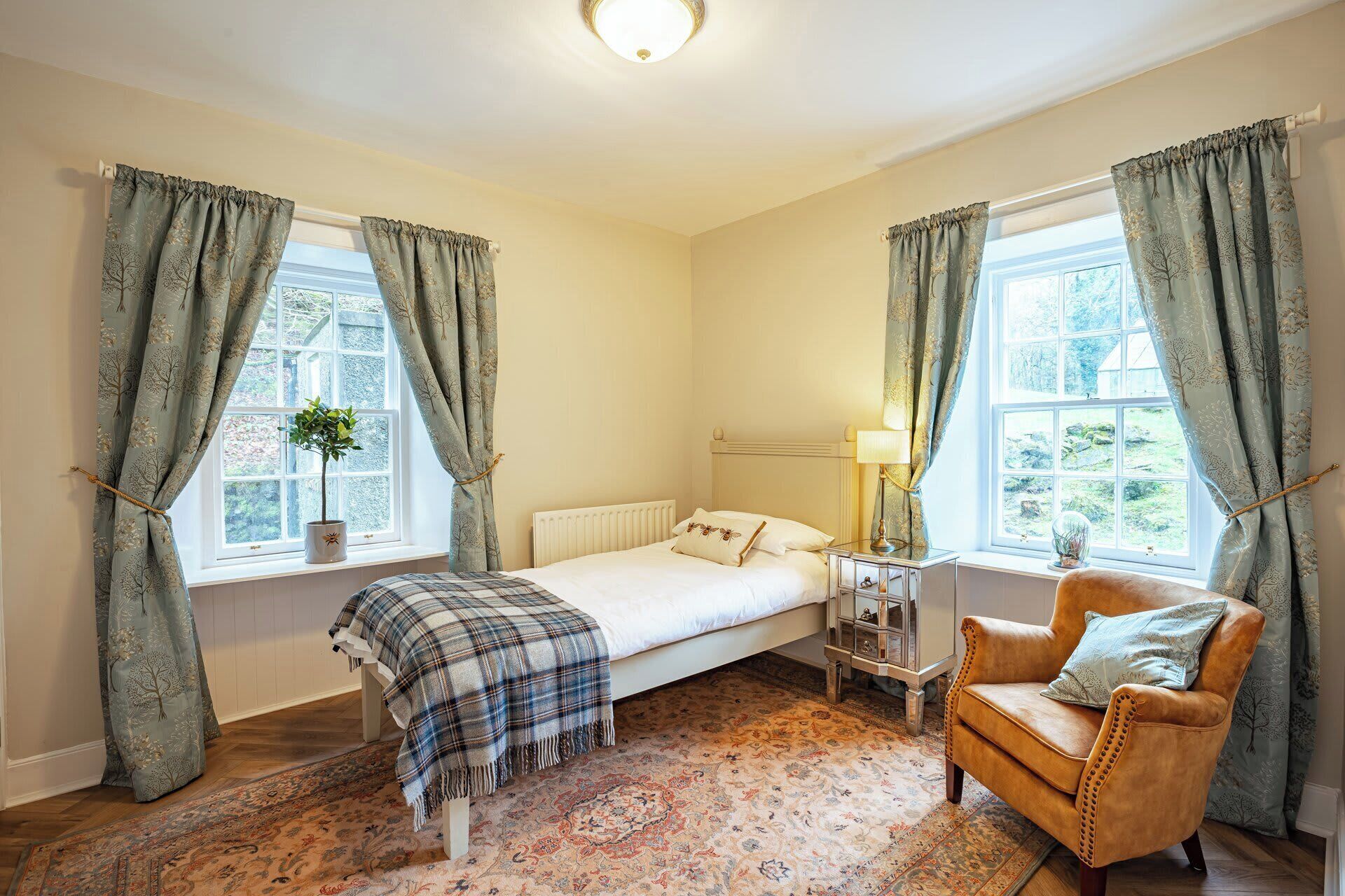 3 عدّة غرف نوم ومكواة/لوح كي وسرير سفر وواي فاي