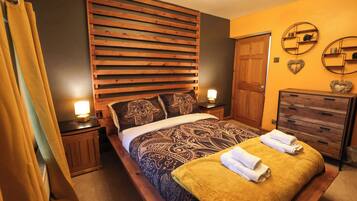 3 bedrooms, iron/ironing board, free WiFi, bed sheets