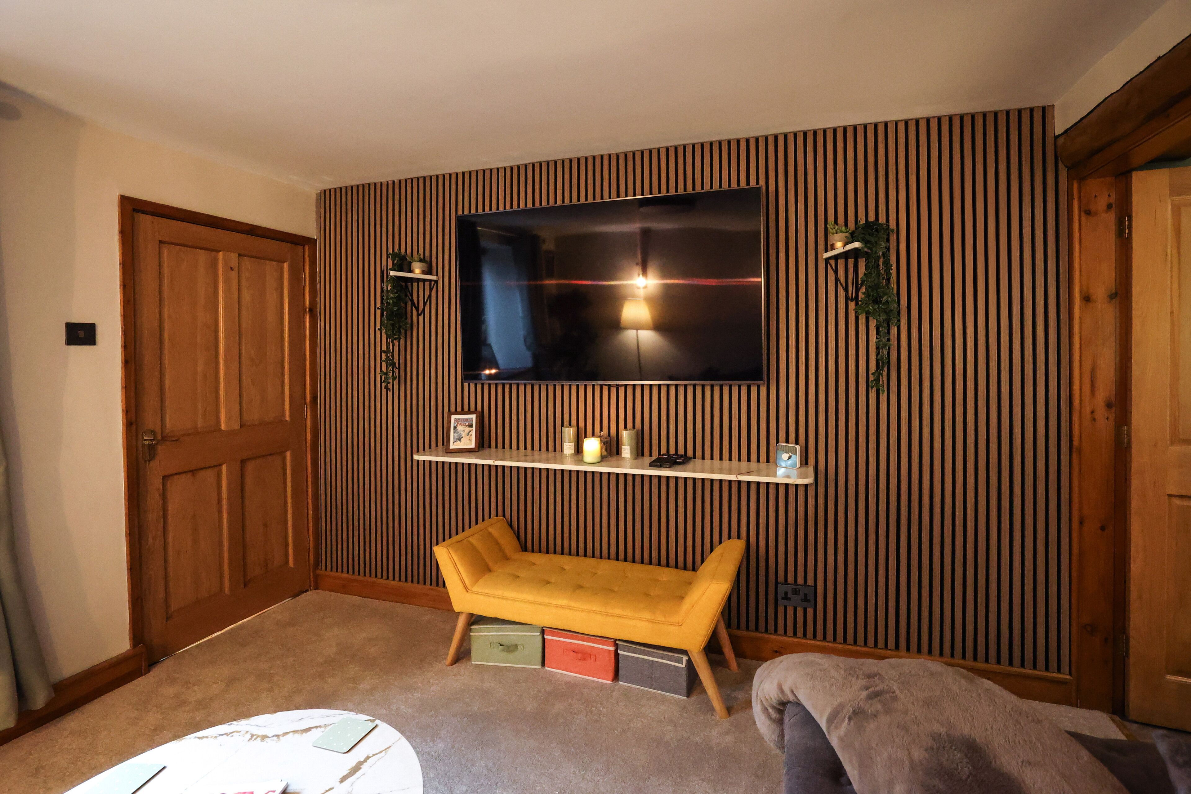 Smart TV, fireplace