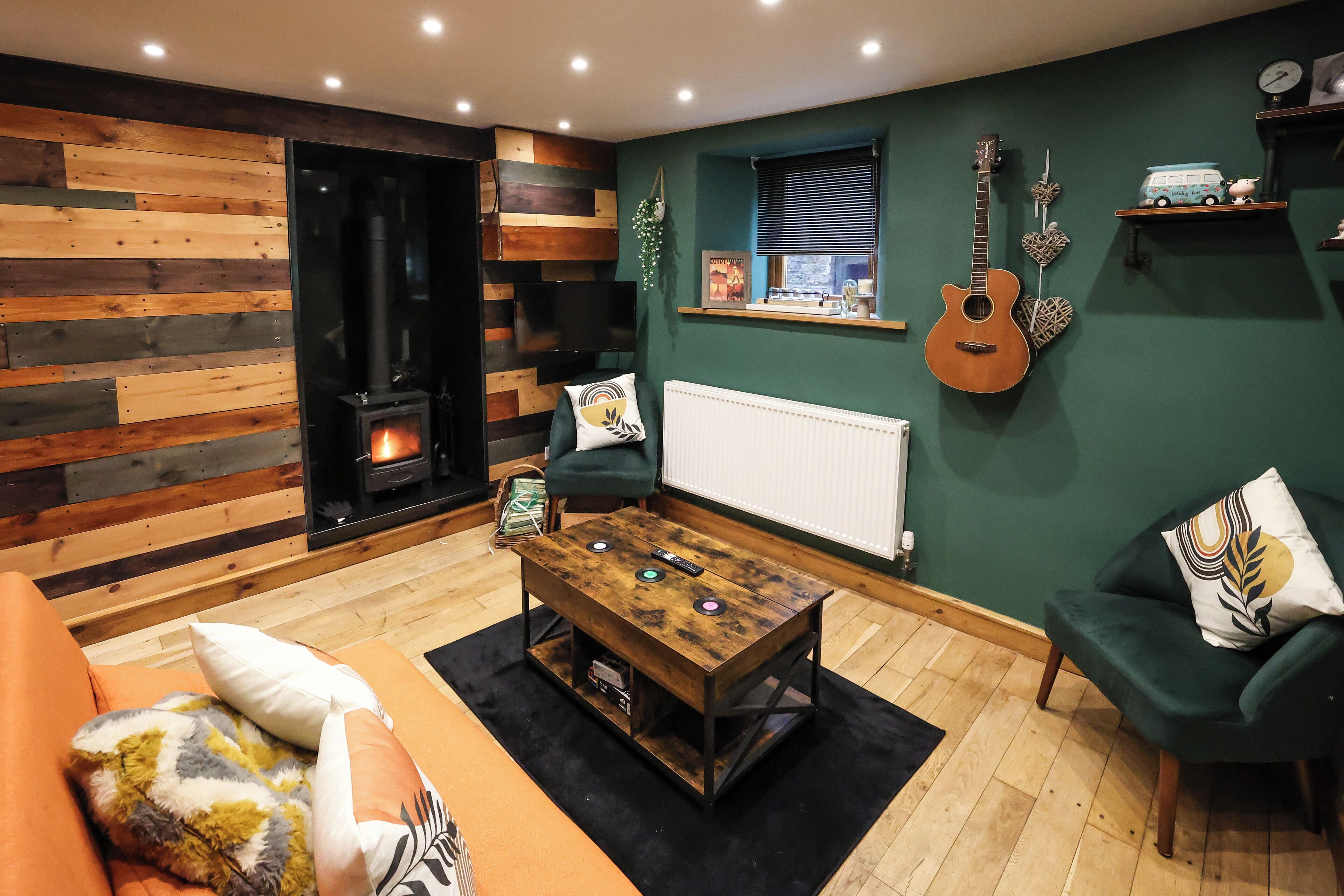Smart TV, fireplace
