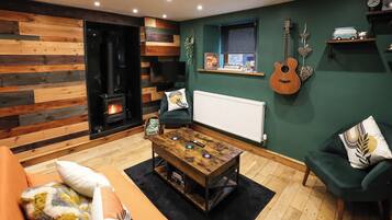 Smart TV, fireplace
