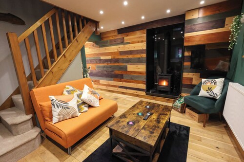 Britannia House is a beautifully restored stone cottage offering a warm and welcoming countryside escape.