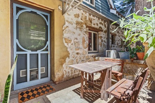 The Freo Stables: 2-BR Stylish Stay