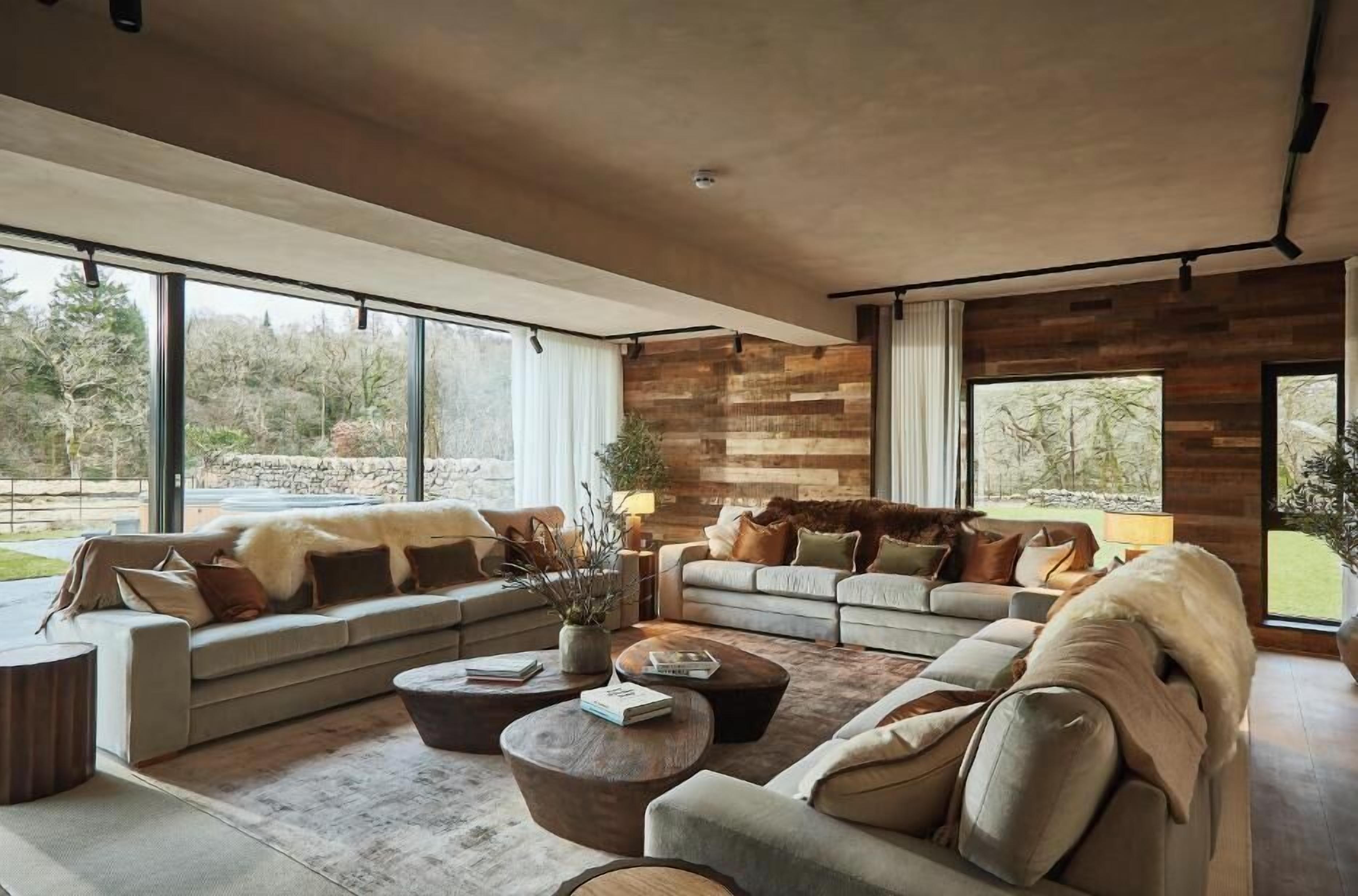 Smart TV, fireplace, DVD player, books