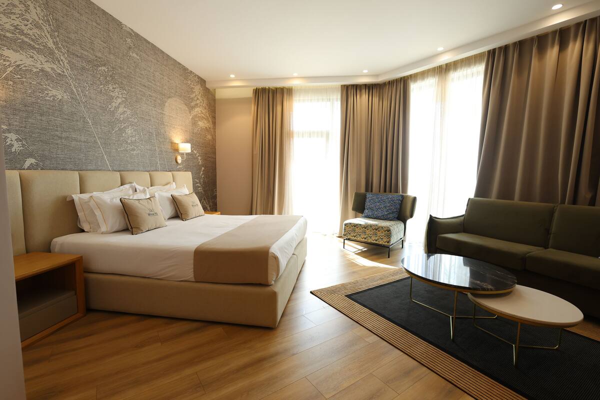 华丽四人房, 海景 | 防过敏的被褥、迷你吧、办公桌、隔音