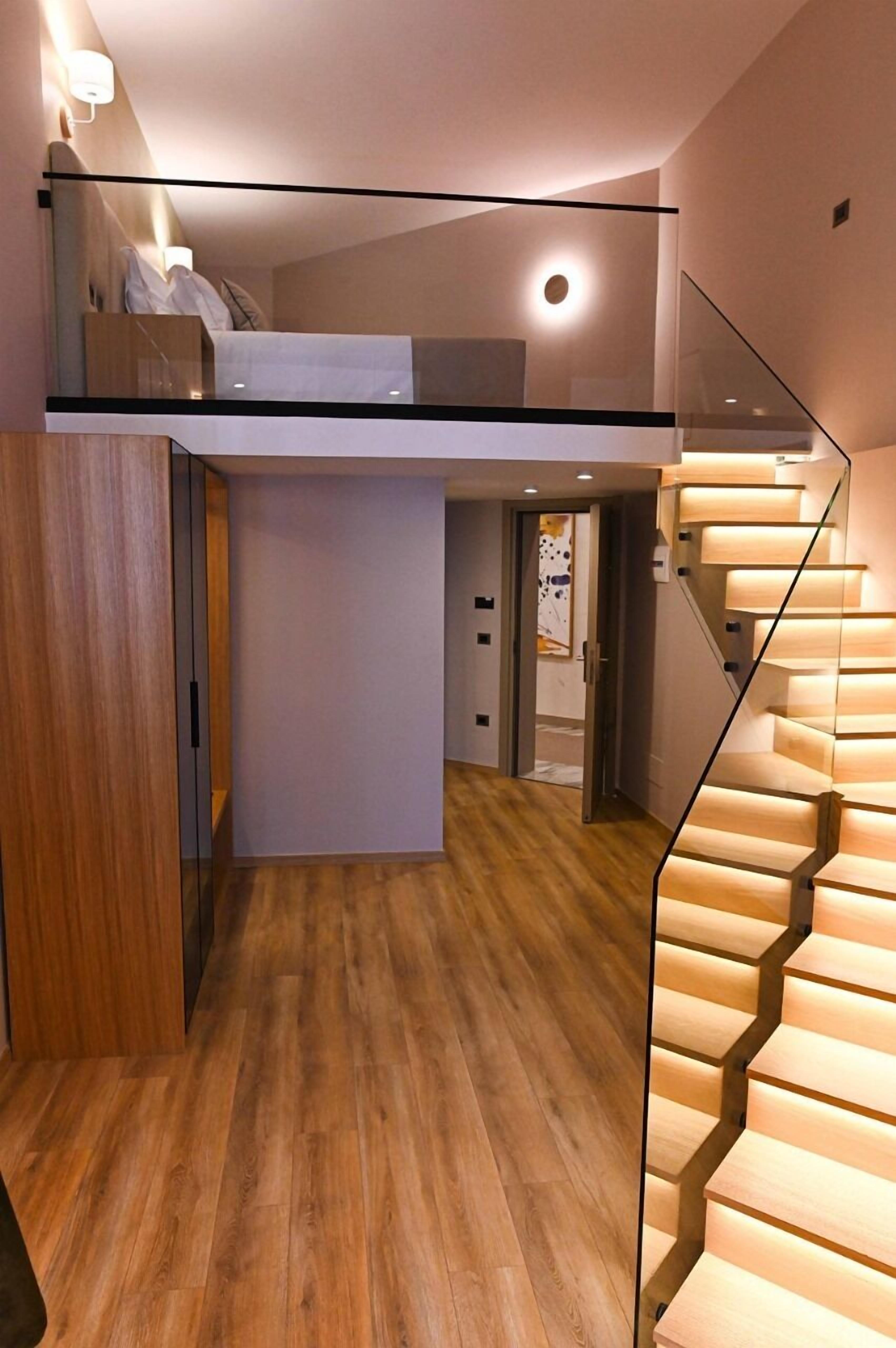 Premium Suite, Balcony | Hypo-allergenic bedding, minibar, desk, soundproofing