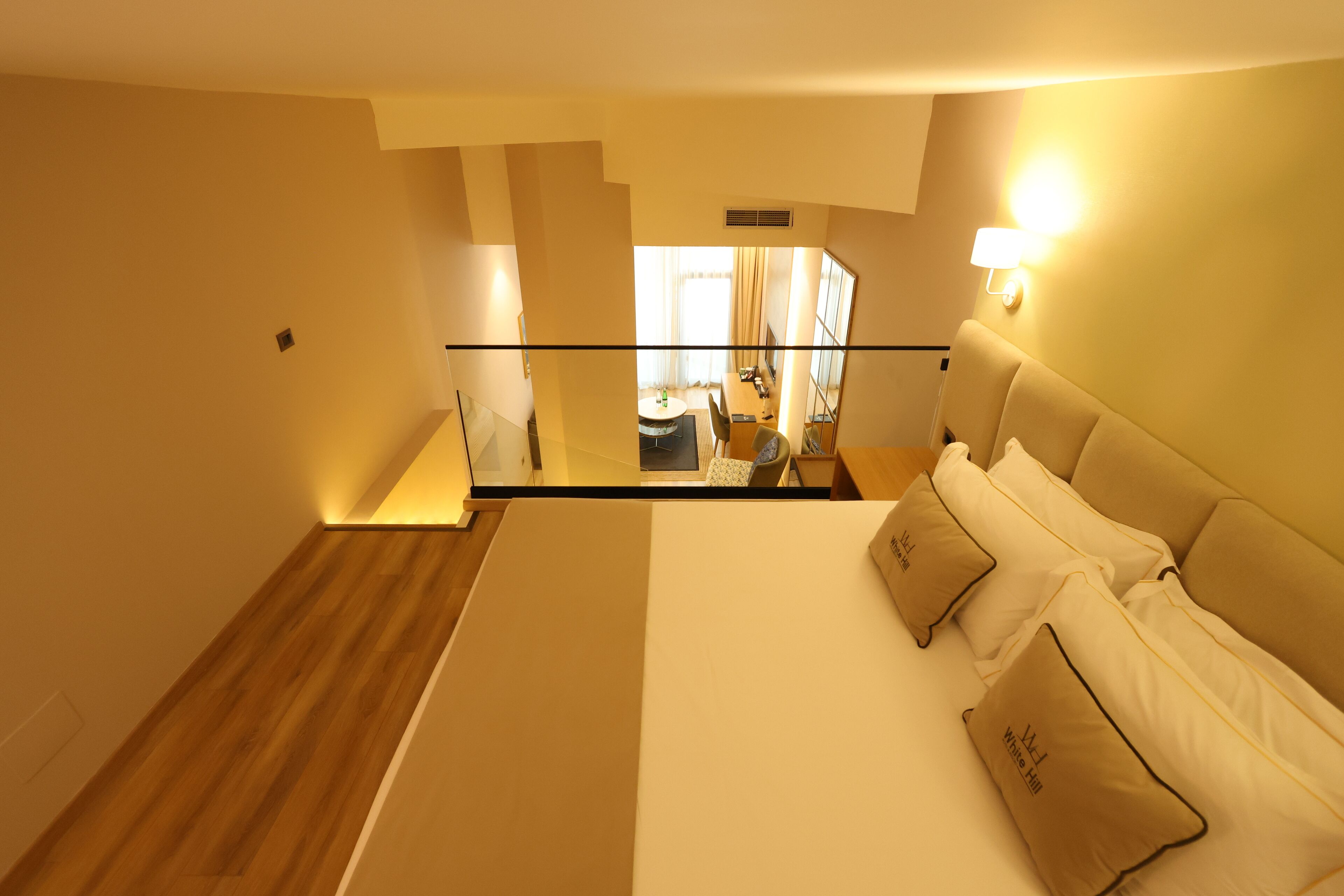 Ropa de cama hipoalergénica, minibar, escritorio y insonorización 