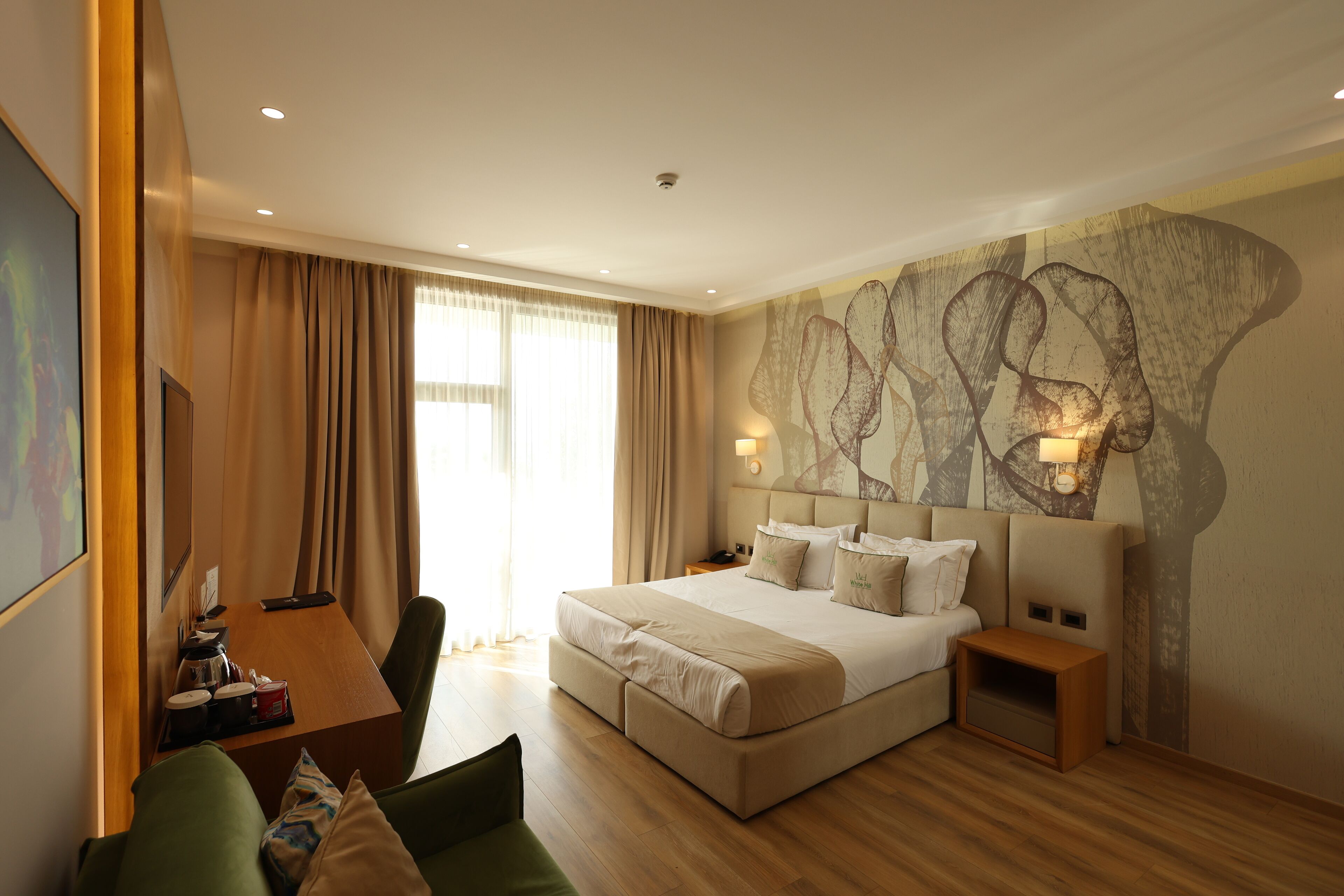 Habitación triple panorámica | Ropa de cama hipoalergénica, minibar, escritorio y insonorización 