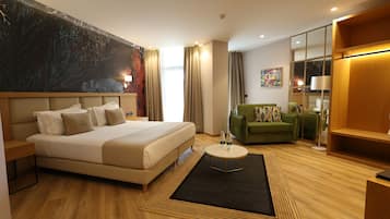 Panoramic Suite | Hypo-allergenic bedding, minibar, desk, soundproofing